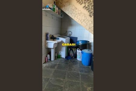 8_photo/94ce69eafb.4e1a6e6486a440d9-ATLAS-497882e7-e084-4ed5-b8a7-928c3d491b2f.jpg de casa à venda com 3 quartos, 171m² em Vila Guarani, Santo André