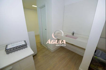 4_photo/94ce69f999.7aeb7bc2eb1ec1ba-ATLAS-22bfc4e3-2d78-40a9-b818-8d3cfc9e6f57.jpg de casa à venda com 4 quartos, 357m² em Vila Vitória, Santo André