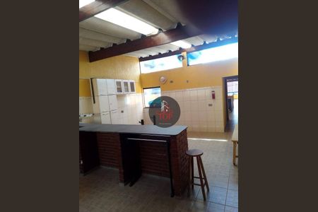 5_photo/94ce6a053f.3714cccd63f8fe2d-ATLAS-2a5f3e14-6f65-40d0-8e73-553ef823a2db.jpg de casa à venda com 3 quartos, 220m² em Vila Luzita, Santo André