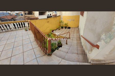24_photo/94ce6a14df.24a317c22631bef5-ATLAS-9f62d36d-c4c6-4fd3-97db-c49a20ee9f1a.jpg de casa à venda com 3 quartos, 250m² em Jardim Santo André, Santo André
