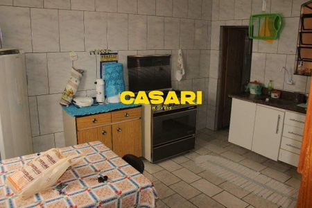 5_photo/94ce6a1db3.3ddf5e48fefe922b-ATLAS-b2e78a35-22ce-4978-a7e3-744ce0aaeeb6.jpg de casa à venda com 5 quartos, 300m² em Vila Guarará, Santo André