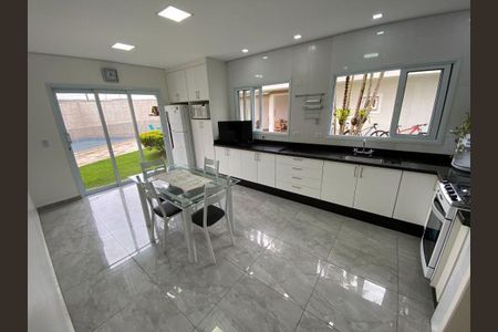 4_photo/94ce70a413.49e5f4e107e90c19-ATLAS-5b6d4a7b-1318-4d48-ae84-c3e936378813.jpg de casa à venda com 4 quartos, 413m² em Jardim Lincoln, Suzano