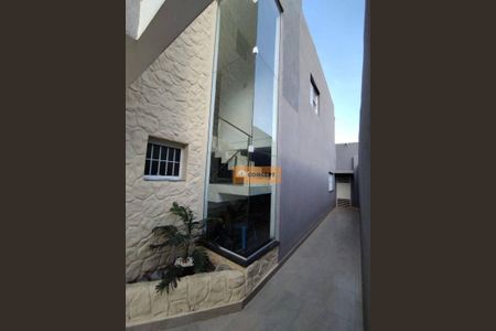 5_photo/94ce70a717.f9fd596f8c1c84e9-ATLAS-1fa86ceb-a3b7-49ed-a8ef-d452a6a8583a.jpg de casa à venda com 3 quartos, 200m² em Vila Urupes, Suzano