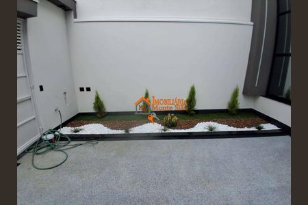 8_photo/94ce88439d.0dba02f6e03a3679-ATLAS-9e7b85b2-e0d5-4a7f-9983-b115ac84e11f.jpg de casa à venda com 3 quartos, 151m² em Jardim Presidente Dutra, Guarulhos