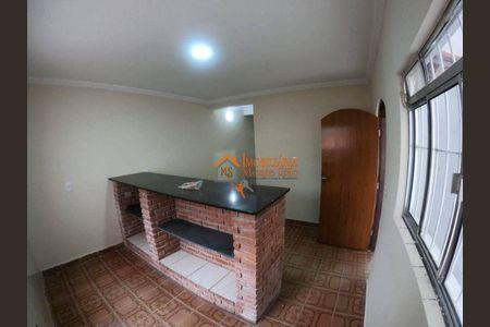 6_photo/94ce8845ff.ceff8192393c33de-ATLAS-398e2384-285b-4c3b-8efe-01ac29b11f91.jpg de casa à venda com 2 quartos, 100m² em Vila Carmela II, Guarulhos