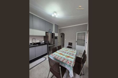 37_photo/94ce884e15.3aed5bbd04158097-ATLAS-5f01beb4-e639-4fe0-8160-6ee138a07db6.jpg de casa à venda com 3 quartos, 277m² em Jardim Presidente Dutra, Guarulhos
