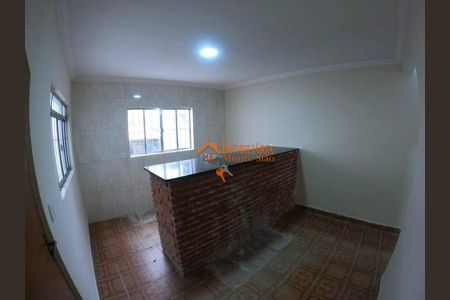 6_photo/94ce884f55.6c623372c172fc17-ATLAS-e2f9d50d-df22-4de8-8c58-69cdb737a386.jpg de casa à venda com 2 quartos, 100m² em Vila Carmela II, Guarulhos