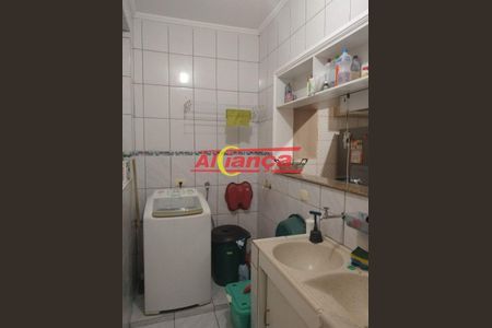 2_photo/94ce884ff9.e1d2c46bde3eb79c-ATLAS-24d76492-5c8d-4c70-b69f-0fce18301dc6.jpg de casa à venda com 2 quartos, 220m² em Vila Carmela I, Guarulhos