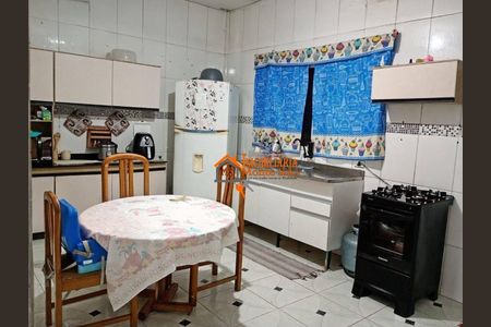 6_photo/94ce88526f.445c0bca81181d7a-ATLAS-b155cbd4-86ef-4958-a6f4-62af675791bb.jpg de casa à venda com 4 quartos, 125m² em Vila Carmela I, Guarulhos