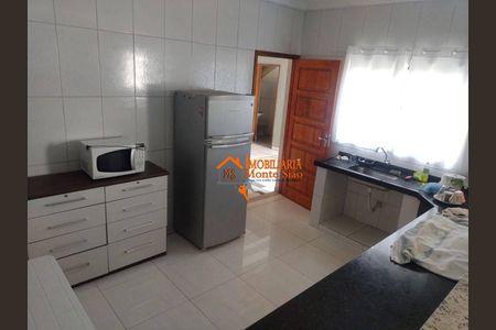 3_photo/94ce885cab.c4a86b3c211625c7-ATLAS-1ccbfae9-9b06-401e-84d4-c026c6ed74ef.jpg de casa à venda com 3 quartos, 200m² em Jardim Presidente Dutra, Guarulhos