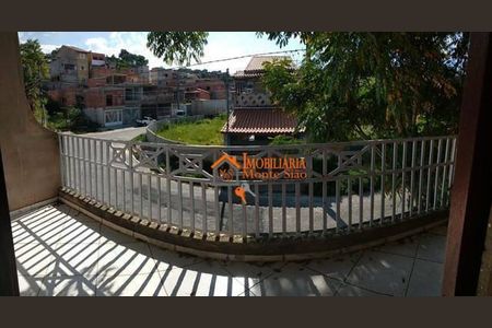 9_photo/94ce897c8b.ceff8192393c33de-ATLAS-72e6dece-0841-4acc-b33a-12e7e8588e42.jpg de casa à venda com 3 quartos, 220m² em Cidade Soberana, Guarulhos