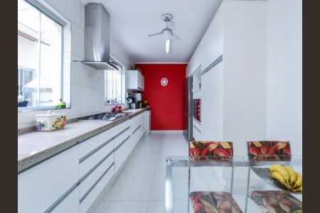 6_photo/94ce89b4fd.c696d6dfecea6f1c-ATLAS-547fb9d7-8a98-4566-a50b-e148684cd888.jpg de casa à venda com 4 quartos, 375m² em Vila Nova Bonsucesso, Guarulhos