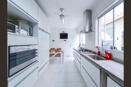 10_photo/94ce89b4fd.c696d6dfecea6f1c-ATLAS-7e7ed80a-1e40-4766-a620-aceed4c2ba64.jpg de casa à venda com 4 quartos, 375m² em Vila Nova Bonsucesso, Guarulhos