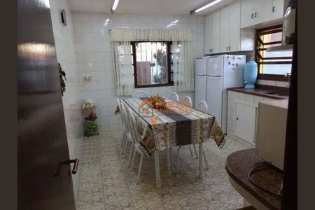 9_photo/94ce89b50f.3714cccd63f8fe2d-ATLAS-d094c52f-8e66-4508-956f-74764b6cd884.jpg de casa à venda com 4 quartos, 225m² em Jardim Presidente Dutra, Guarulhos