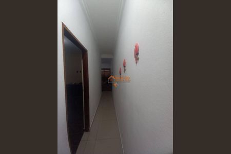 4_photo/94ce89bd9b.ceff8192393c33de-ATLAS-1bf7a19d-a6f6-435a-9b09-00d46a9d6328.jpg de casa à venda com 1 quarto, 70m² em Jardim Santa Paula, Guarulhos