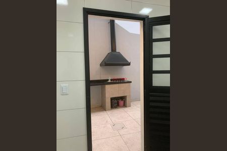 2_photo/94ce89cb21.5bc4e555b9c29fe3-ATLAS-1650d34f-0f9a-4049-ac37-9f5e9bbfc414.jpg de casa à venda com 3 quartos, 107m² em Jardim do Triunfo, Guarulhos