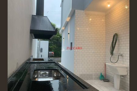 3_photo/94ce89cb21.5bc4e555b9c29fe3-ATLAS-4af39acd-a652-434f-a7ef-868fdbc9391d.jpg de casa à venda com 3 quartos, 107m² em Jardim do Triunfo, Guarulhos