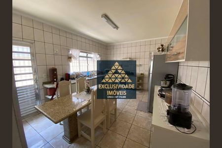 9_photo/94ce89edff.e6f02a1e96aef2b1-ATLAS-0cbf1eb0-72b7-4b4d-8c87-ba354766de3d.jpg de casa à venda com 3 quartos, 263m² em Jardim Presidente Dutra, Guarulhos