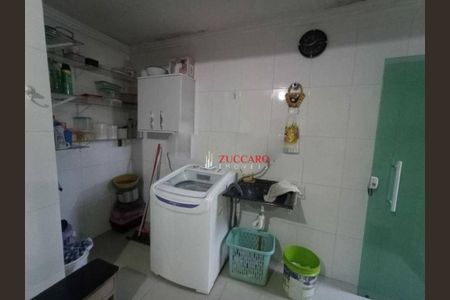 9_photo/94ce89f3c5.aa2bb41a82bec25b-ATLAS-cd8c543a-74f2-4a27-93d7-b95dd2219b65.jpg de casa à venda com 2 quartos, 113m² em Jardim Presidente Dutra, Guarulhos