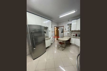 6_photo/94ce89f3c9.e64bfe9832ae4ca1-ATLAS-4ce4ff3d-4670-4e87-bad6-3df0e816f516.jpg de casa à venda com 3 quartos, 180m² em Jardim Presidente Dutra, Guarulhos