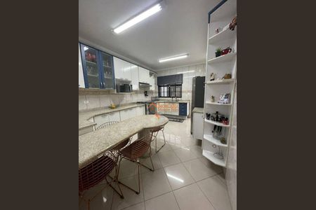 5_photo/94ce89f3d3.732b7fd8aaa5f07d-ATLAS-32192b3d-1163-40e6-a869-7de07250c055.jpg de casa à venda com 3 quartos, 210m² em Jardim Presidente Dutra, Guarulhos