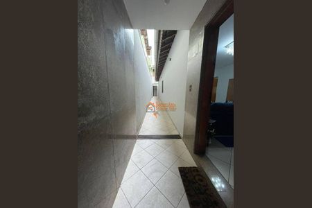 6_photo/94ce89f3d3.732b7fd8aaa5f07d-ATLAS-37e1671c-73fd-45c3-bad8-88e534dbd645.jpg de casa à venda com 3 quartos, 210m² em Jardim Presidente Dutra, Guarulhos