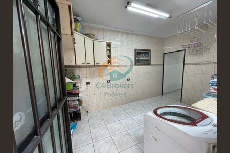 8_photo/94ce89f3d3.732b7fd8aaa5f07d-ATLAS-399e88ef-f6fc-497d-b7f1-1fe074207933.jpg de casa à venda com 4 quartos, 150m² em Jardim Presidente Dutra, Guarulhos