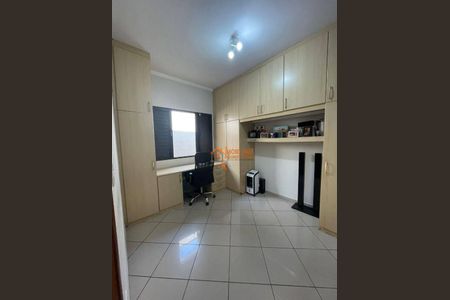 7_photo/94ce89f3d3.732b7fd8aaa5f07d-ATLAS-39c1708e-7dbe-4f59-bb3d-297db70ce787.jpg de casa à venda com 3 quartos, 210m² em Jardim Presidente Dutra, Guarulhos