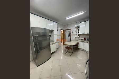 5_photo/94ce89f3d3.732b7fd8aaa5f07d-ATLAS-c257aac1-9dee-4ae2-99c7-e7ec2d9ab599.jpg de casa à venda com 3 quartos, 210m² em Jardim Presidente Dutra, Guarulhos