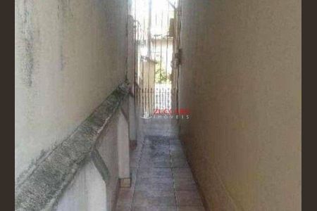 6_photo/94ce89f3ed.9d3aaf1cc6a349f3-ATLAS-c71b89b2-7b82-492d-b3f2-9621aaae8b31.jpg de casa à venda com 4 quartos, 200m² em Jardim Presidente Dutra, Guarulhos