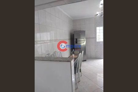 3_photo/94ce89f4e9.8c2ca795ebaebe51-ATLAS-52631ed7-182f-49e9-bc06-05afea67756b.jpg de casa à venda com 4 quartos, 218m² em Jardim Presidente Dutra, Guarulhos