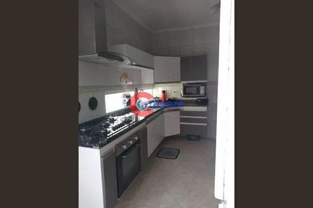 9_photo/94ce89f4e9.8c2ca795ebaebe51-ATLAS-9d69e4a7-a7ed-469b-969f-8b408fba8cd9.jpg de casa à venda com 4 quartos, 218m² em Jardim Presidente Dutra, Guarulhos