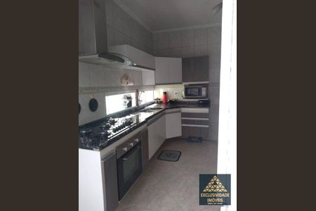 4_photo/94ce89f4e9.8c2ca795ebaebe51-ATLAS-acab6d9a-081b-4143-8ac3-257cdeacfd6e.jpg de casa à venda com 4 quartos, 218m² em Jardim Presidente Dutra, Guarulhos