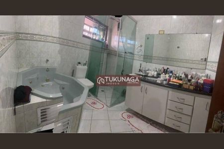 8_photo/94ce89f82b.d860d137df15aeab-ATLAS-c6c127eb-b1af-4e19-9b51-c0a8b9b8e72e.jpg de casa à venda com 3 quartos, 325m² em Jardim Presidente Dutra, Guarulhos