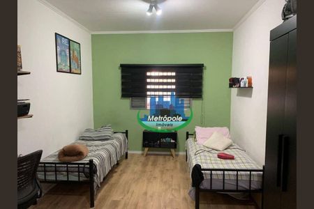 5_photo/94ce89f955.b7afec13c8c84584-ATLAS-ad8f759e-3797-4ce6-904e-d92484ef96b7.jpg de casa à venda com 2 quartos, 280m² em Jardim Presidente Dutra, Guarulhos