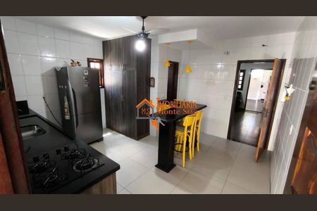 20_photo/94ce89fa4b.42fc04046762a4be-ATLAS-bb8dc772-e1a0-4140-8036-630117254306.jpg de casa à venda com 3 quartos, 186m² em Jardim Presidente Dutra, Guarulhos