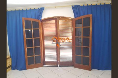 11_photo/94ce8a02ad.ceff8192393c33de-ATLAS-a640f06e-e759-48c8-a762-5f060ecad242.jpg de casa à venda com 6 quartos, 58m² em Jardim Presidente Dutra, Guarulhos