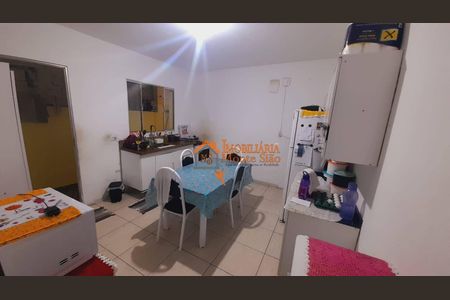 11_photo/94ce8a1a2d.206353ecc2220d31-ATLAS-40d883e0-3176-41de-84d6-5f0bf2ab60fb.jpg de casa à venda com 4 quartos, 150m² em Cidade Parque Sao Luiz, Guarulhos