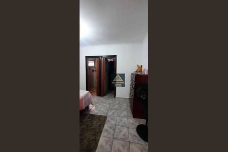 6_photo/94ce8a34f7.d505c9d9834fda44-ATLAS-a4abf0a9-9bb0-4665-ae4d-d7579a4b0064.jpg de casa à venda com 3 quartos, 250m² em Jardim Sao Joao, Guarulhos