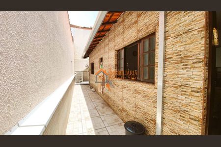 2_photo/94ce8a3823.ceff8192393c33de-ATLAS-89182b23-562c-4ee6-80d6-c62055be2895.jpg de casa à venda com 2 quartos, 64m² em Jardim Cumbica, Guarulhos
