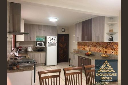 5_photo/94ce8a6cf9.99fa673d506c3847-ATLAS-13f1e1d4-df9c-4128-9c2f-bb28cb1f0ef7.jpg de casa à venda com 3 quartos, 200m² em Jardim das Nacoes, Guarulhos