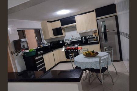 18_photo/94ce8a70e3.6ac254e2bce3cf8e-ATLAS-8601a8f9-117d-4b6f-8906-20722e7657ee.jpg de casa à venda com 4 quartos, 200m² em Conjunto Residencial Paes de Barros, Guarulhos