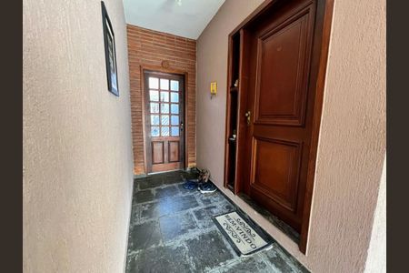 10_photo/94ce8ab8f3.ebd2a56767dd68c1-ATLAS-4979b68f-0ce7-4dd8-a49b-6c5aecf40b10.jpg de casa à venda com 4 quartos, 276m² em Vila Barros, Guarulhos