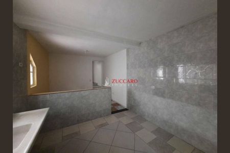 2_photo/94ce8acaaf.4ce81d45f6bc2bd0-ATLAS-0fdcce3d-0a6e-4d72-a2c4-a9baeb3562b9.jpg de casa à venda com 4 quartos, 196m² em Vila Florida, Guarulhos