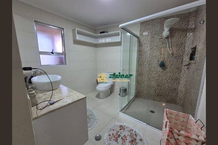 12_photo/94ce8acd2d.1793dc22c4eda740-ATLAS-38c4aeb8-275f-44b8-904d-17a5b58a5ec4.jpg de casa à venda com 3 quartos, 220m² em Jardim Cocaia, Guarulhos