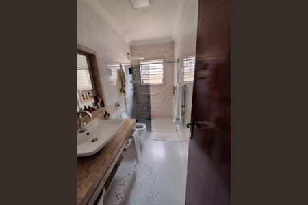 10_photo/94ce8acea7.e78a3bff2ad56a74-ATLAS-d3d18a2a-0ec7-4571-9d1a-d7053fe9f0b5.jpg de casa à venda com 3 quartos, 228m² em Jardim America, Guarulhos