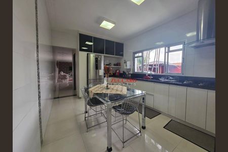 4_photo/94ce8ad40d.530fa32675f8840a-ATLAS-16d53bd1-007b-478d-984e-0e5d507ea7ab.jpg de casa à venda com 4 quartos, 277m² em Jardim Bela Vista, Guarulhos