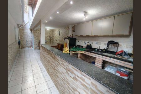 7_photo/94ce8ad683.8a98b78d6b5faf9f-ATLAS-eec41d5b-275a-41b2-8b72-6d21a9c9653c.jpg de casa à venda com 3 quartos, 171m² em Jardim Santa Maria, Guarulhos