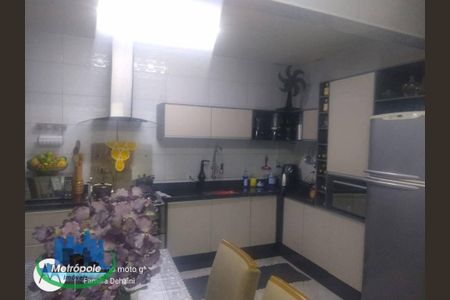 26_photo/94ce8ae117.1d0d827e26d2d819-ATLAS-8d370c47-4983-41fc-990e-cc94b8aa9863.jpg de casa à venda com 3 quartos, 250m² em Taboão, Guarulhos