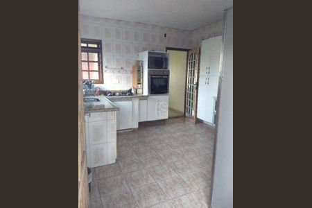 4_photo/94ce8b192f.2f15d505e37c7ac5-ATLAS-ebe5dbd9-9b8a-495d-bf10-c5077dbcc76c.jpg de casa à venda com 3 quartos, 245m² em Jardim Santa Lidia, Guarulhos